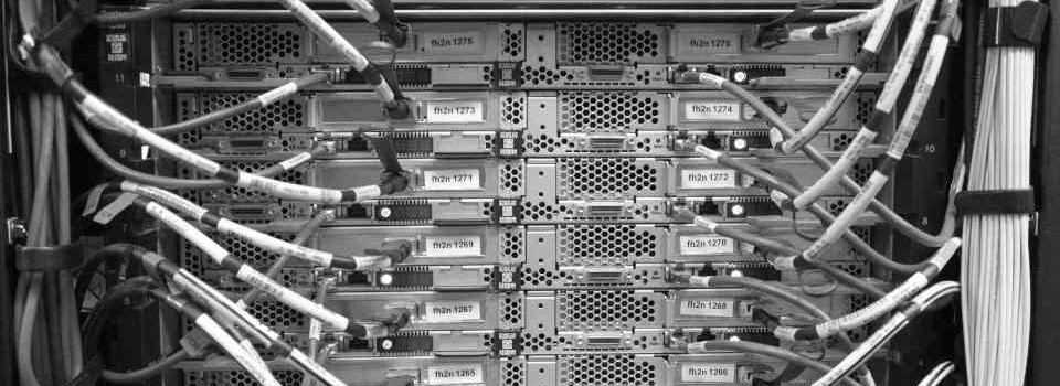 Colocation im Shared Rack Mehrere angeschlossene Server in einem Rack übereinander